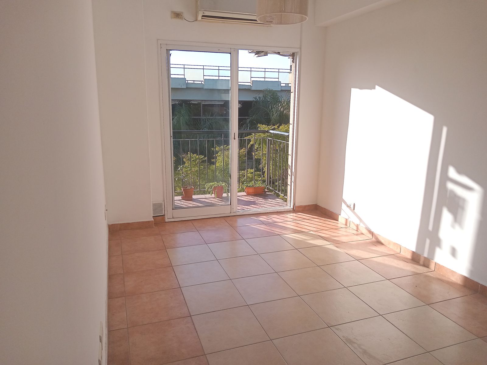 V727 Venta Ramos Mejia Departamento 3 ambientes sobre Av. de Mayo al 940 - 6