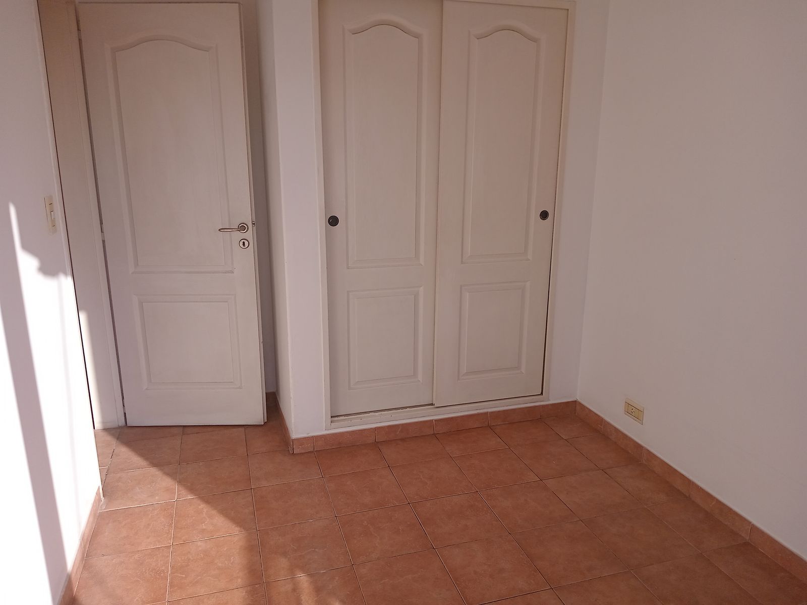 V727 Venta Ramos Mejia Departamento 3 ambientes sobre Av. de Mayo al 940 - 14