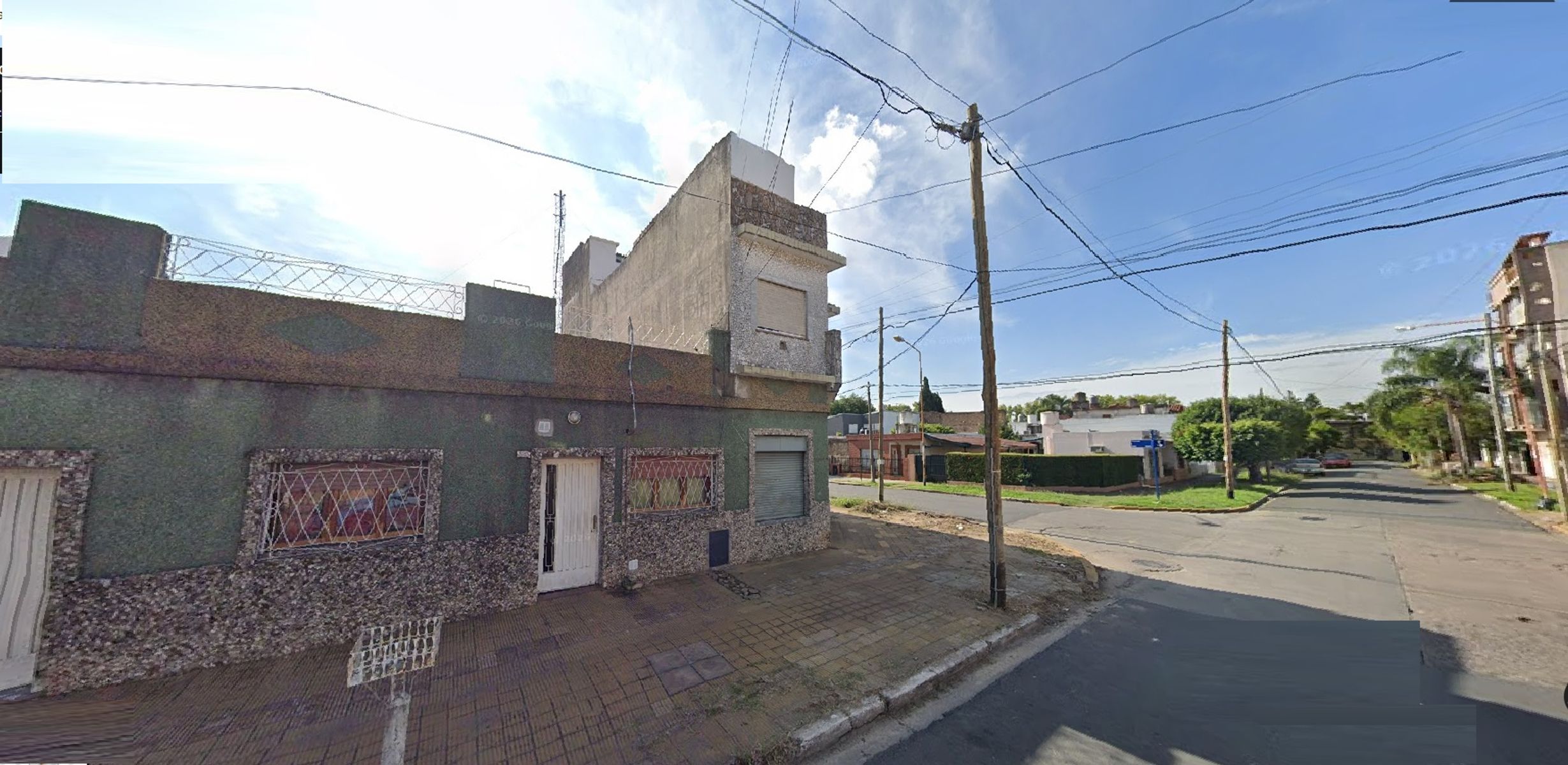 A498 Alquiler V. Luzuriaga Casa 3 Amb. sobre Miguel Cane al 1900 - 2