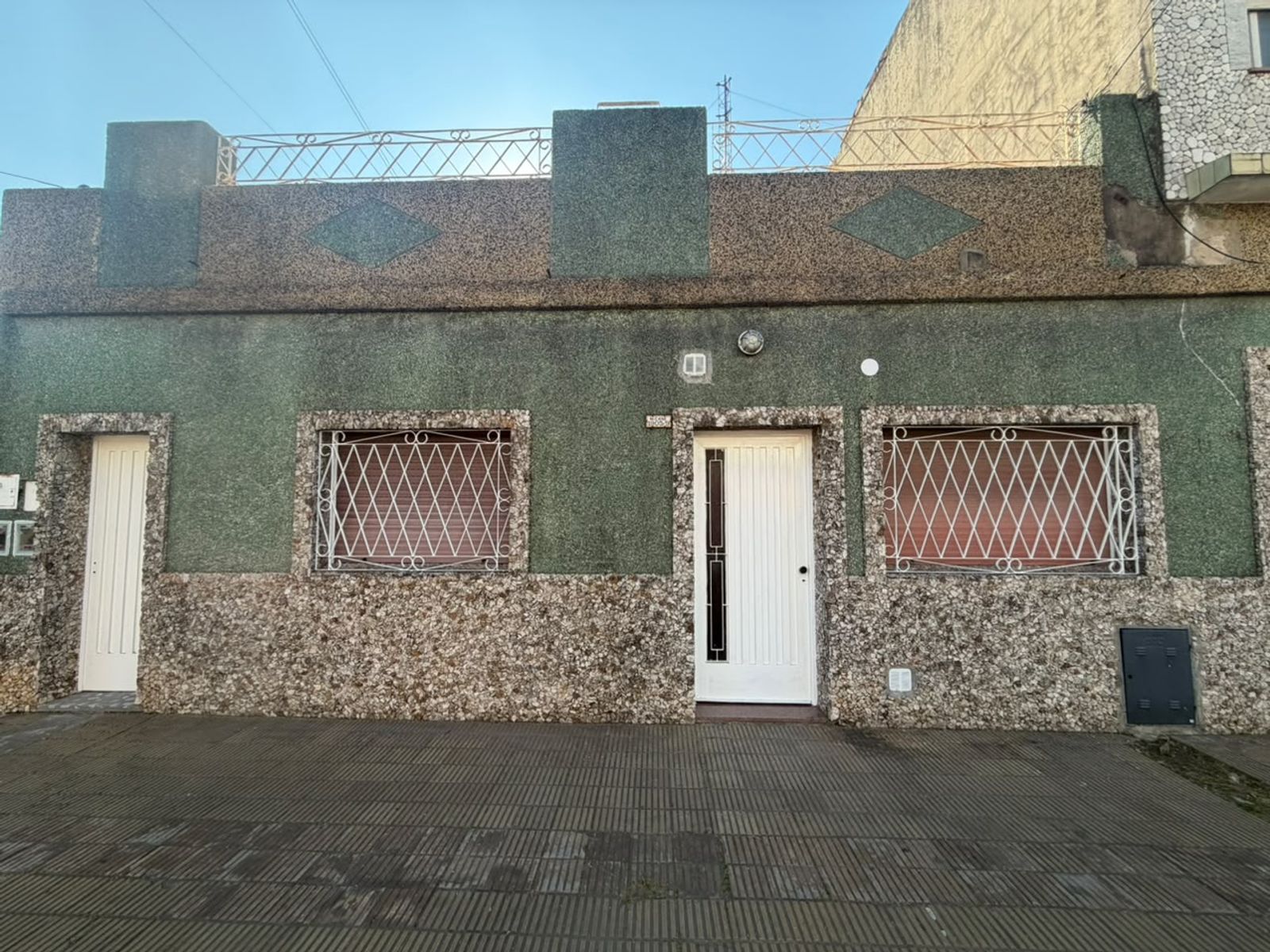 A498 Alquiler V. Luzuriaga Casa 3 Amb. sobre Miguel Cane al 1900 — foto 5