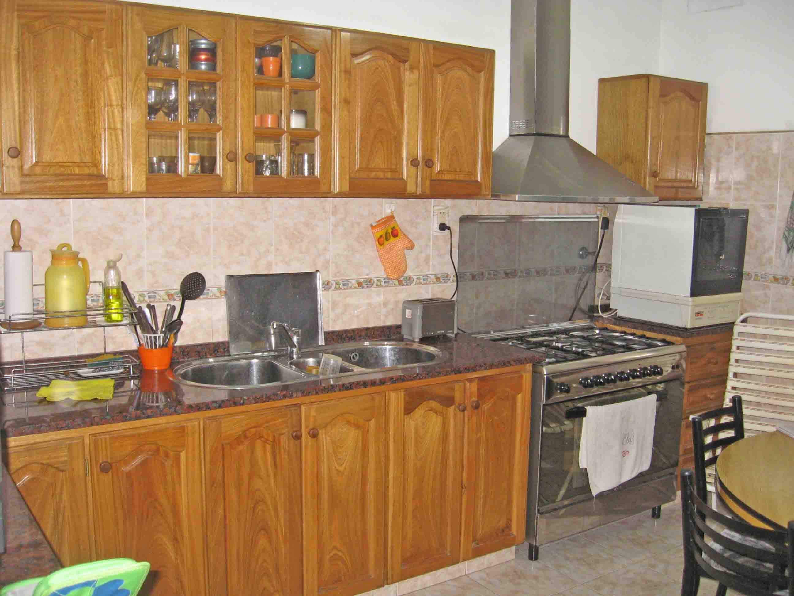 V138 Haedo Venta Casa en 2 plantas - 7 amb. con patio, quincho y garage A cuadras Estacion — foto 3