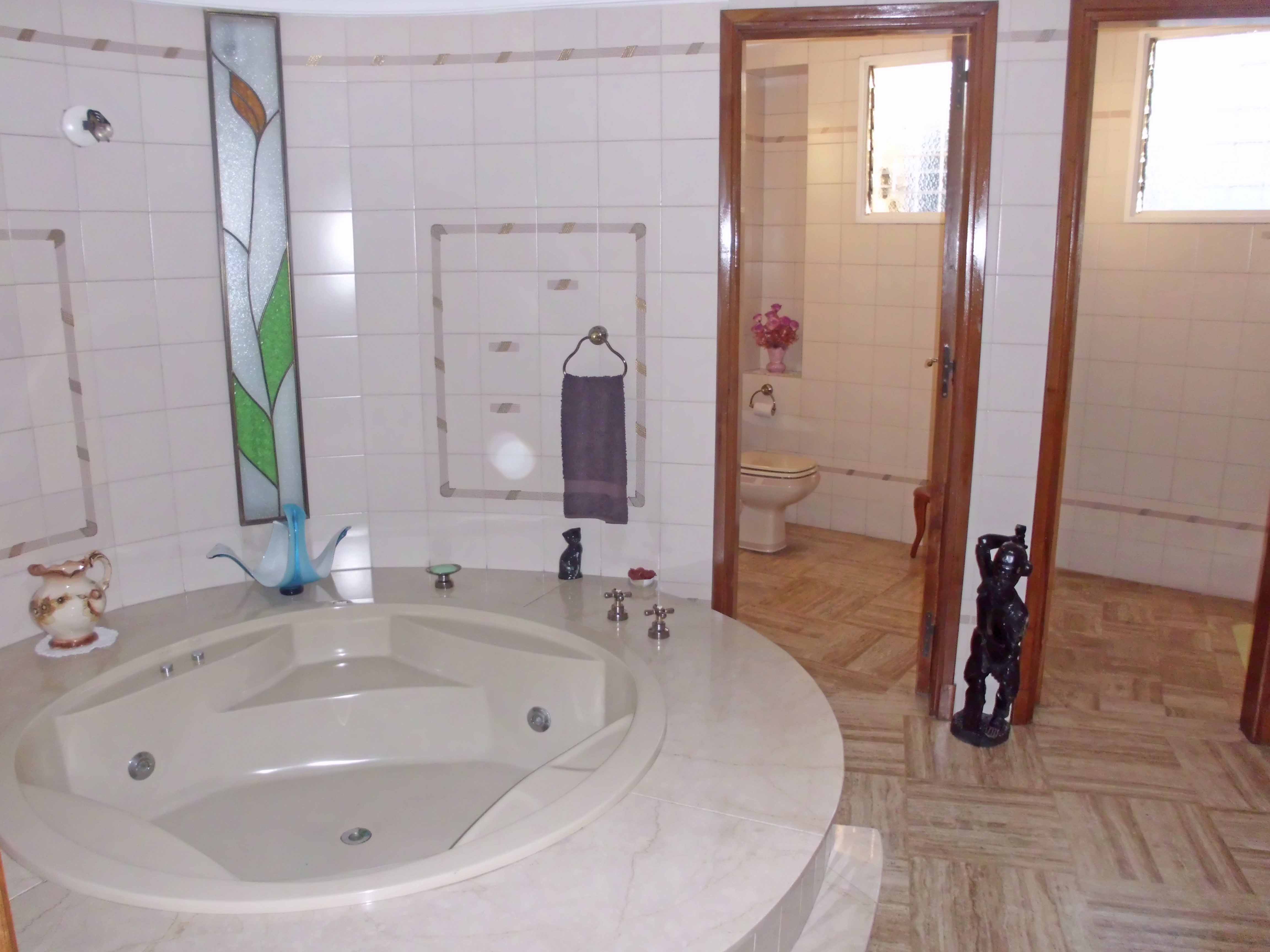 V378 Ramos Mejia Venta Explendido Chalet 6 amb. fondo parquizado, piscina, jardin de invierno, etc. — foto 7