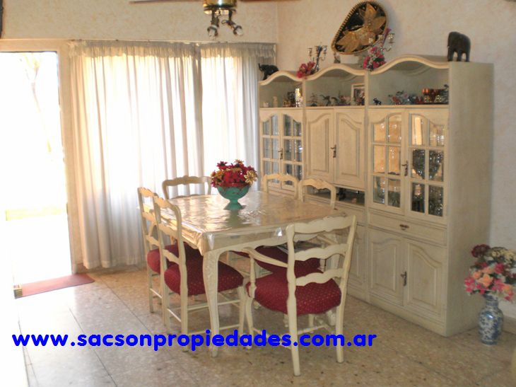 V299 Villa Sarmiento Venta Casa 5 amb sobre Doble lote con parque, zona residencial — foto 3