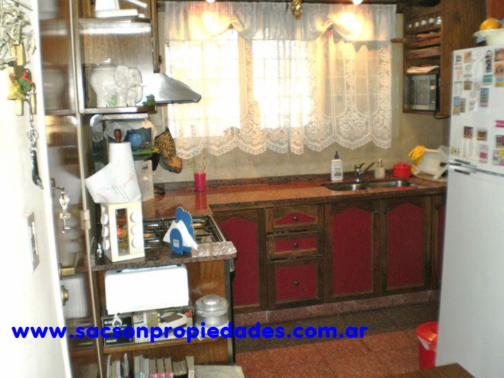 V299 Villa Sarmiento Venta Casa 5 amb sobre Doble lote con parque, zona residencial — foto 4