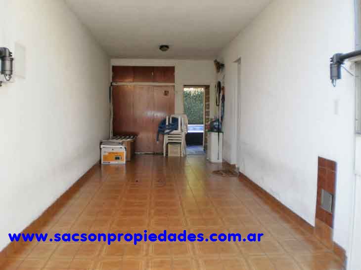 V299 Villa Sarmiento Venta Casa 5 amb sobre Doble lote con parque, zona residencial — foto 7