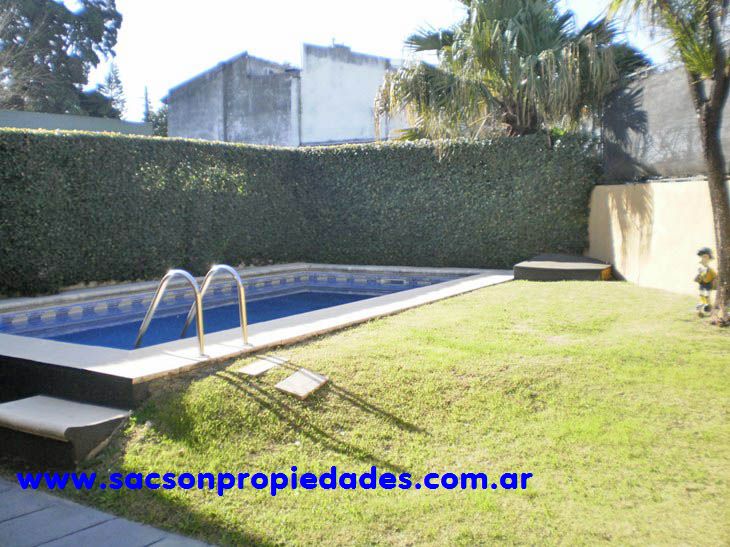 V299 Villa Sarmiento Venta Casa 5 amb sobre Doble lote con parque, zona residencial — foto 9