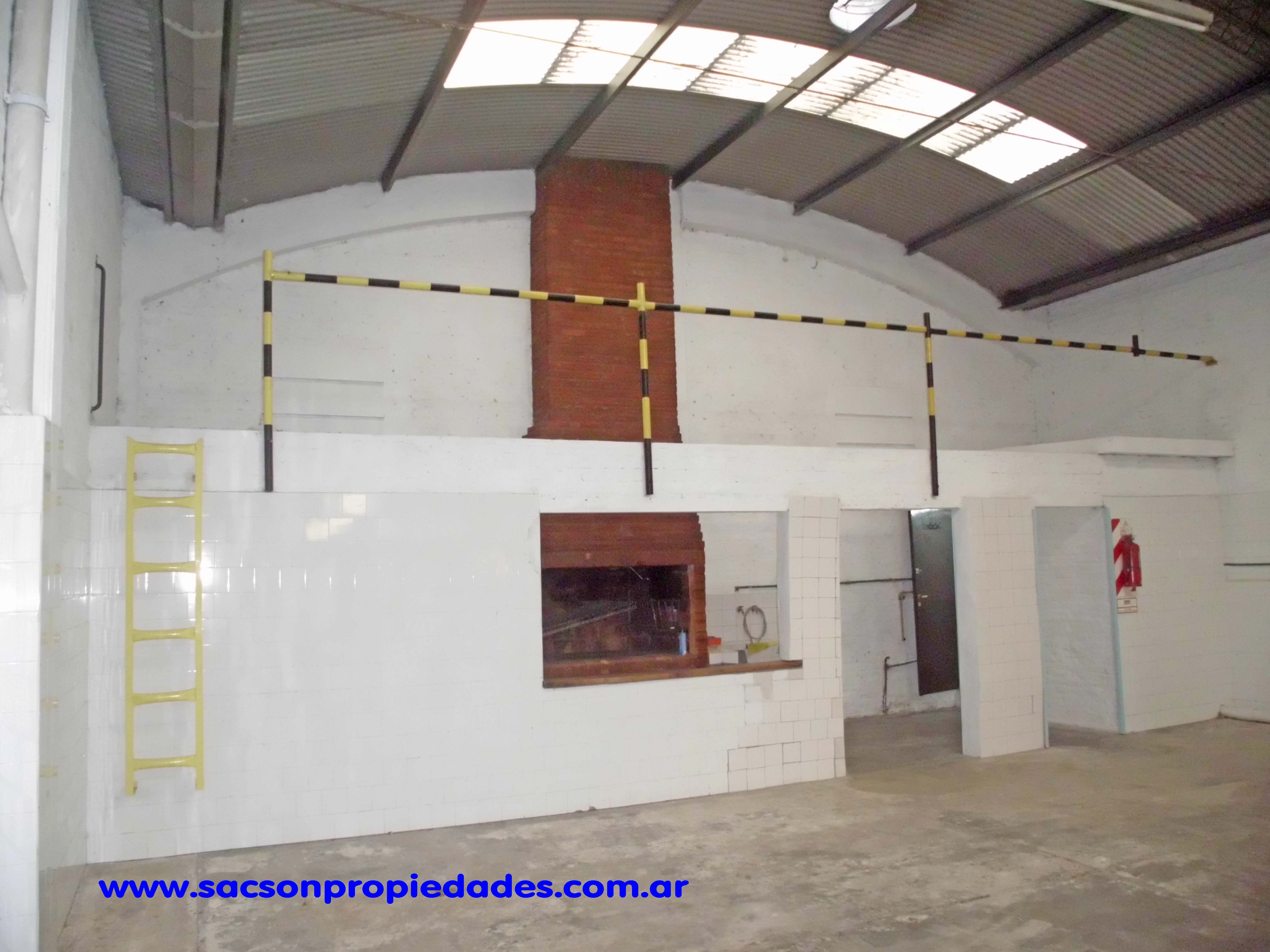 V445 Ezpeleta Venta Amplio Galpon Excelente estado - Todos los servicios — foto 4