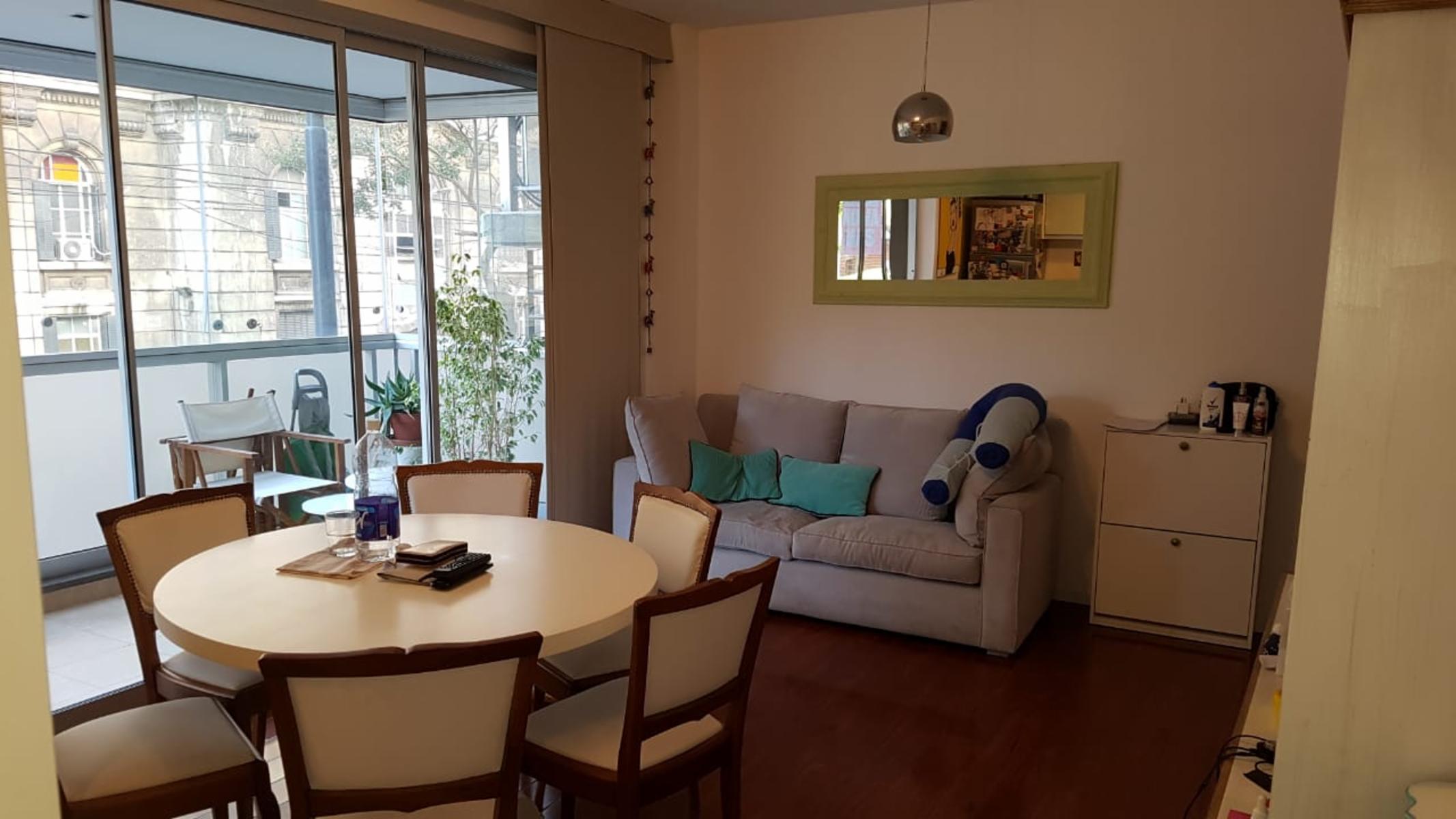 SE VENDE 2 AMB. AL FRENTE CON BALCÓN — foto 2