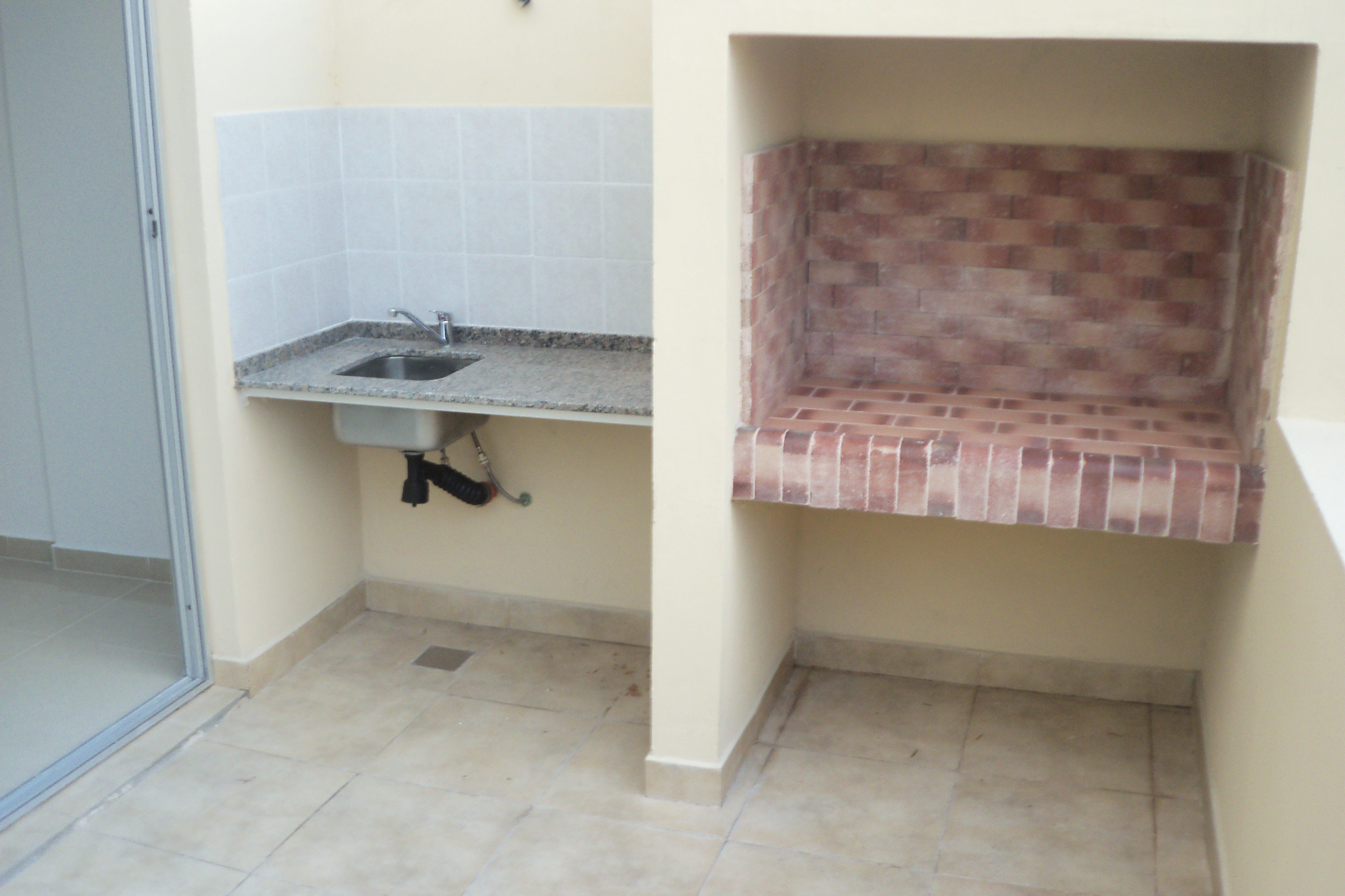 FABULOSO TRIPLEX 4 AMB. CON PLAY ROOM PATIO PARRILLA Y TERRAZA IMPECABLE CALIDAD PREMIUM — foto 3