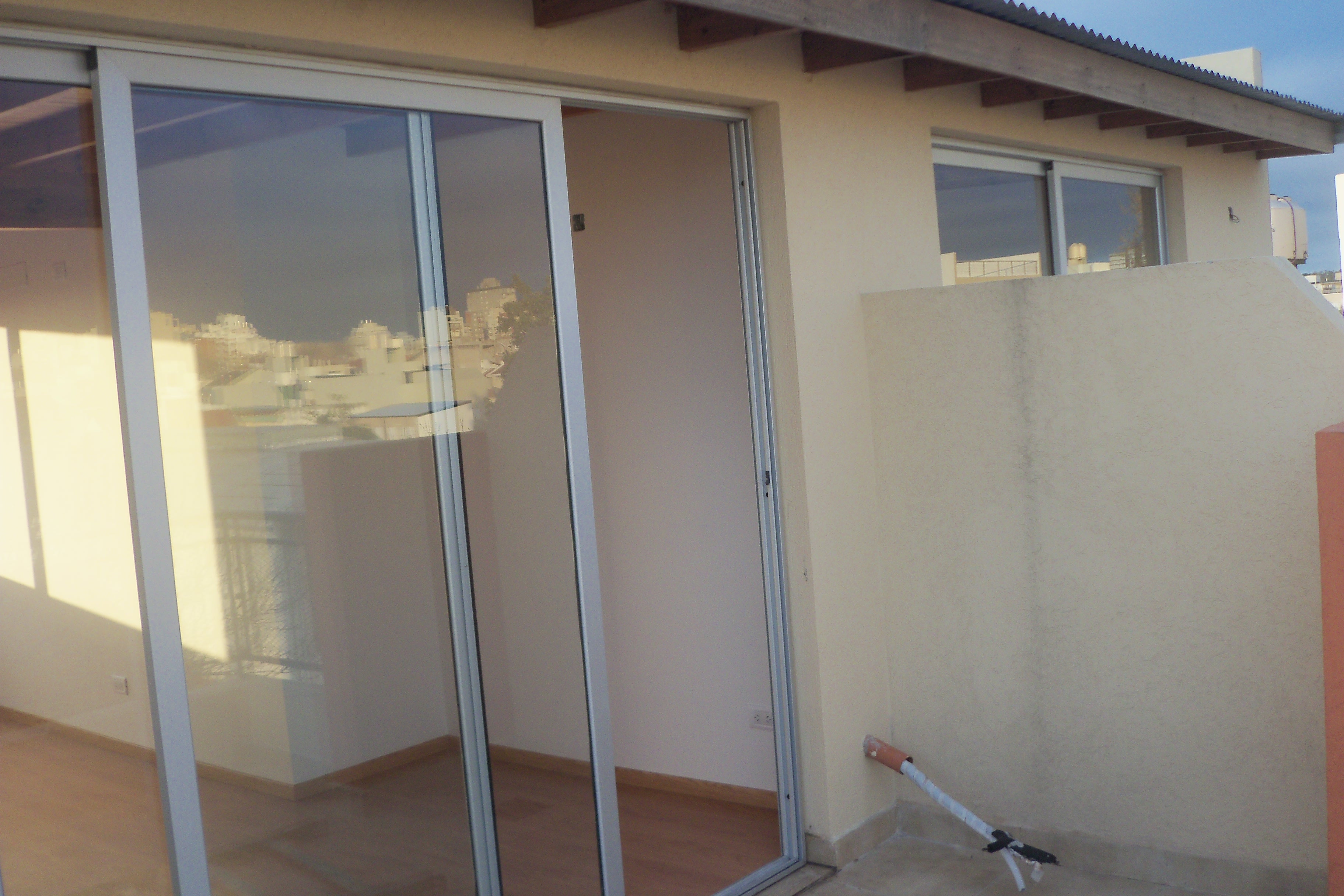 FABULOSO TRIPLEX 4 AMB. CON PLAY ROOM PATIO PARRILLA Y TERRAZA IMPECABLE CALIDAD PREMIUM — foto 9