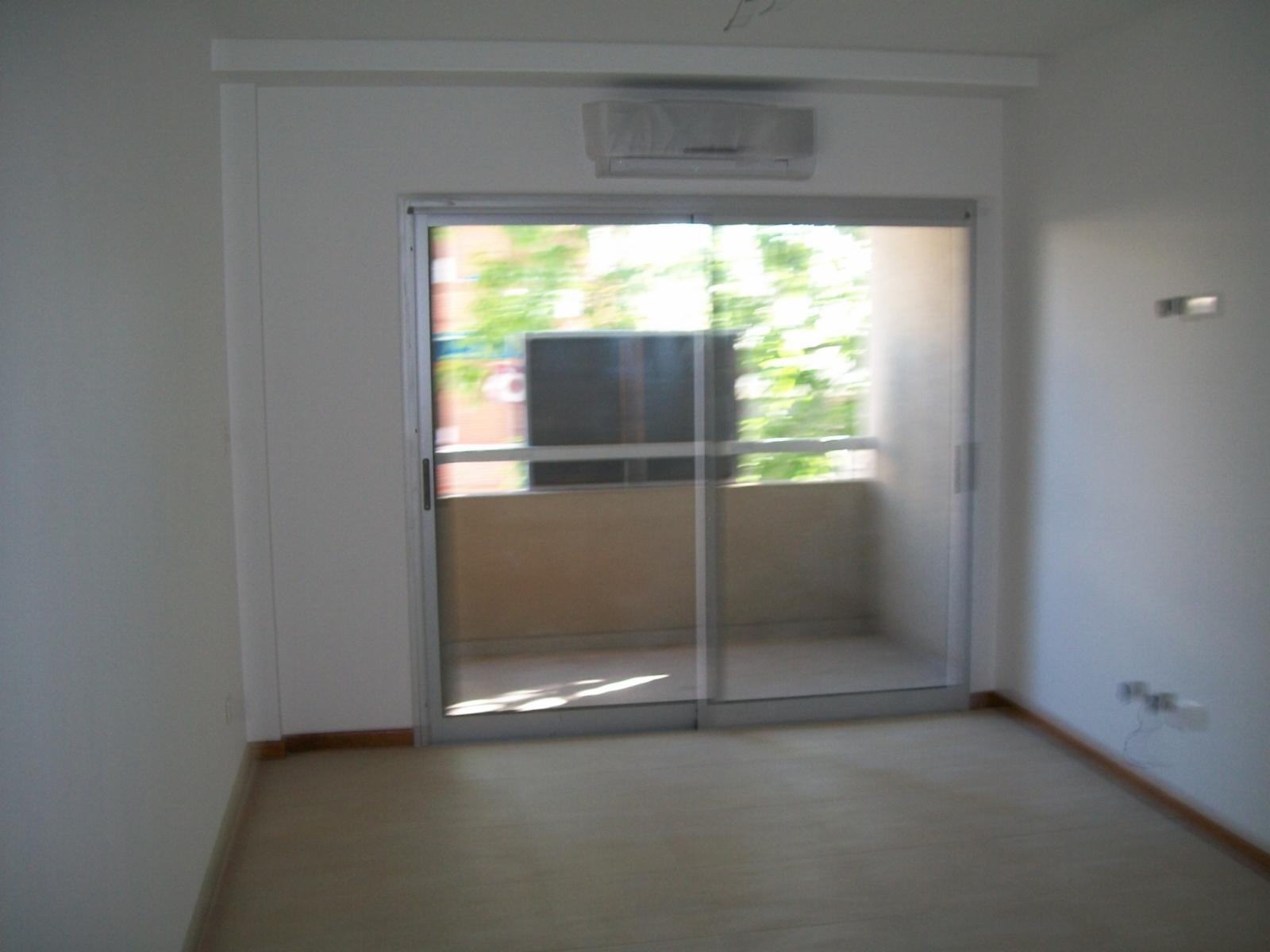 AMPLÍSIMO 2 AMBIENTES CON BALCON AL FRENTE TODO ELECTRICO GRAN CALIDAD EXELENTE ESTADO — foto 3