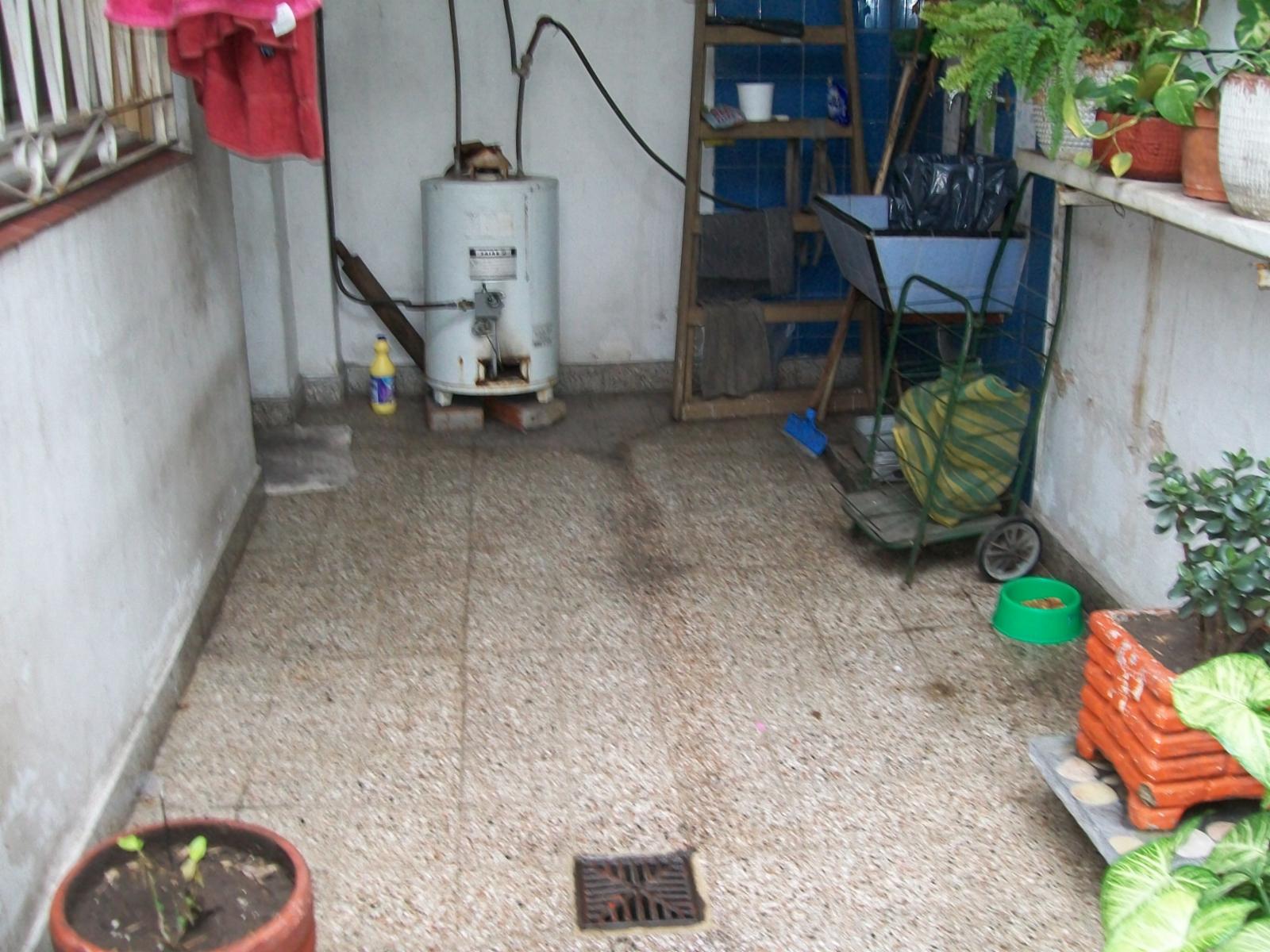 CASA 3 AMB. CON GARAGE - PATIO - TERRAZA - A RECICLAR - 9