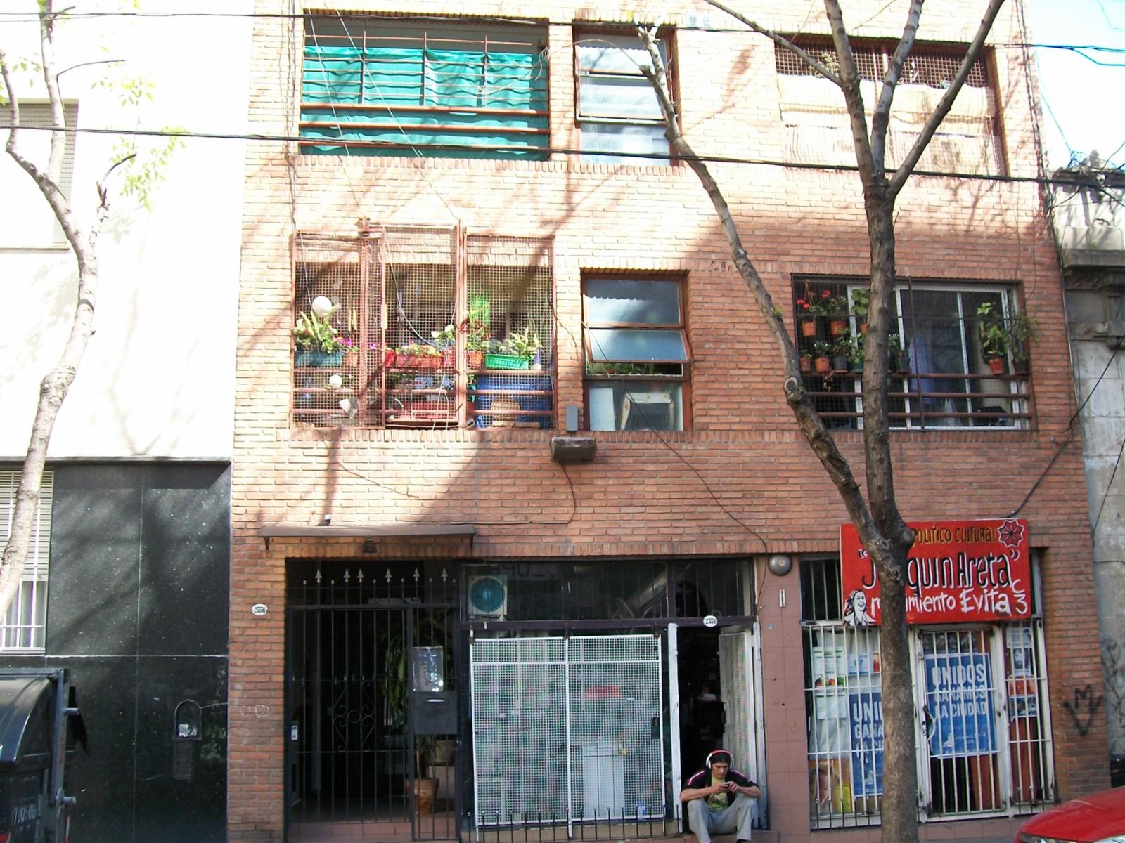DEPARTAMENTO DE 1 AMBIENTE MUY AMPLIO AL CONTRAFRENTE CON BALCON — foto 11