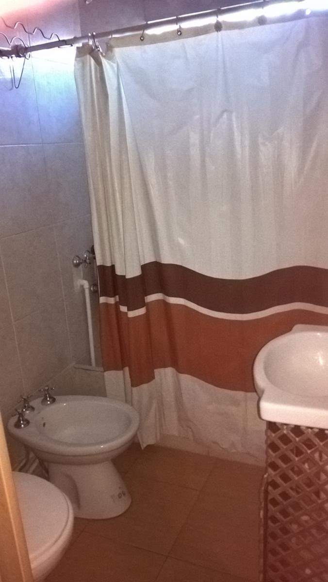 Hermosa casa de dos plantas, de seis años de antigüedad - 1