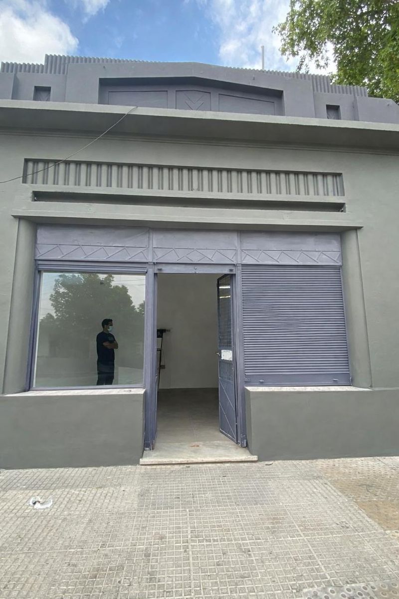 LOCAL EN HERMOSA ESQUINA VISTA SUPER ABIERTA EXELENTE EXPOSICIÓN AL PÚBLICO APTO MUCHISIMOS RUBROS EXCELENTE OPORTUNIDAD — foto 4