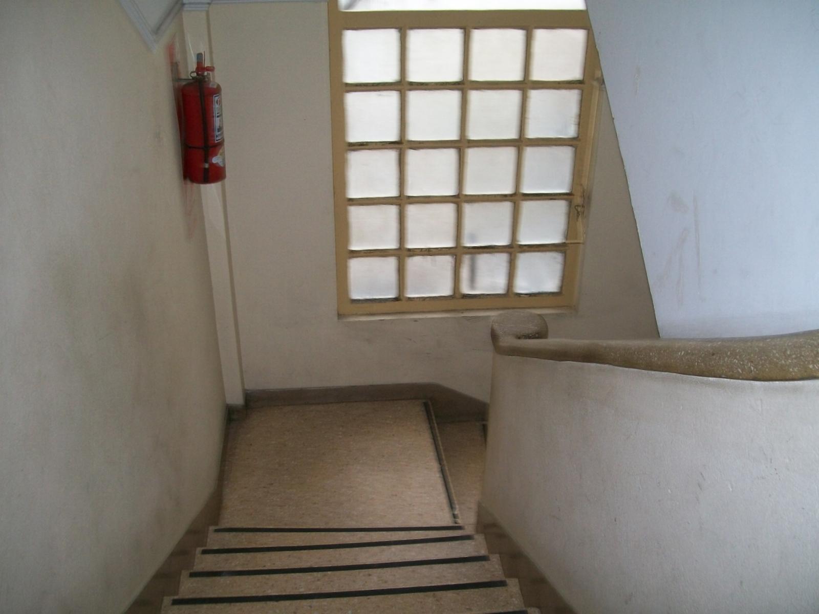 HERMOSO DEPTO 2 AMB (vereda impar de Constituyentes ya es V. Urquiza ) LATERAL 1ER. PISO POR ESCALERA — foto 8