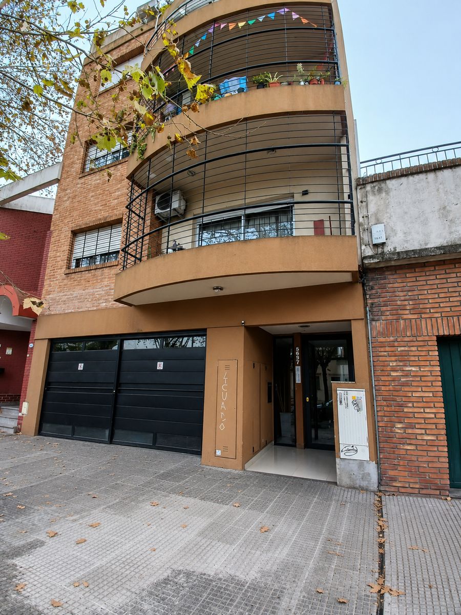 Dto. 2 Amb. C/Frente - Balcon CORRIDO - Excelente - 23