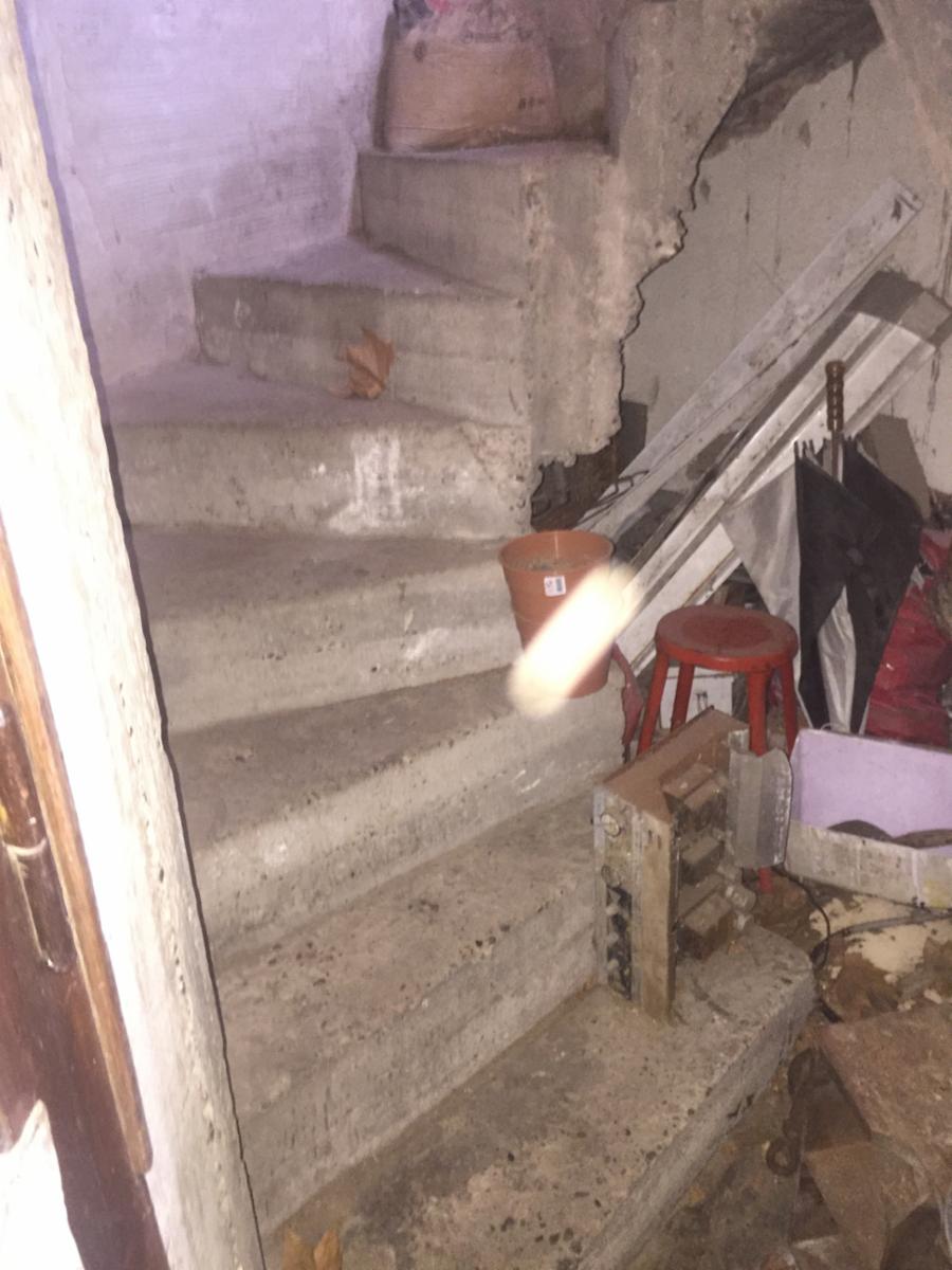 CASA EN ESQUINA ANTIGUA 4 AMB 2 BAÑOS MAS 110 M2 A TERMINAR EN PLANTA ALTA — foto 2
