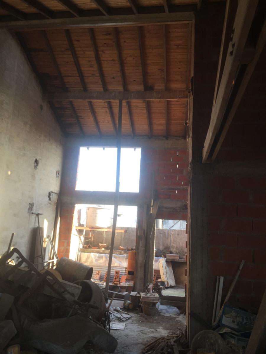CASA EN ESQUINA ANTIGUA 4 AMB 2 BAÑOS MAS 110 M2 A TERMINAR EN PLANTA ALTA — foto 4