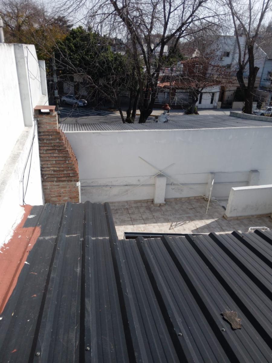 TIPO CASA 3 AMBIENTES SIN EXPENSAS EN PRIMER PISO CON GRAN PATIO IMPECABLE
