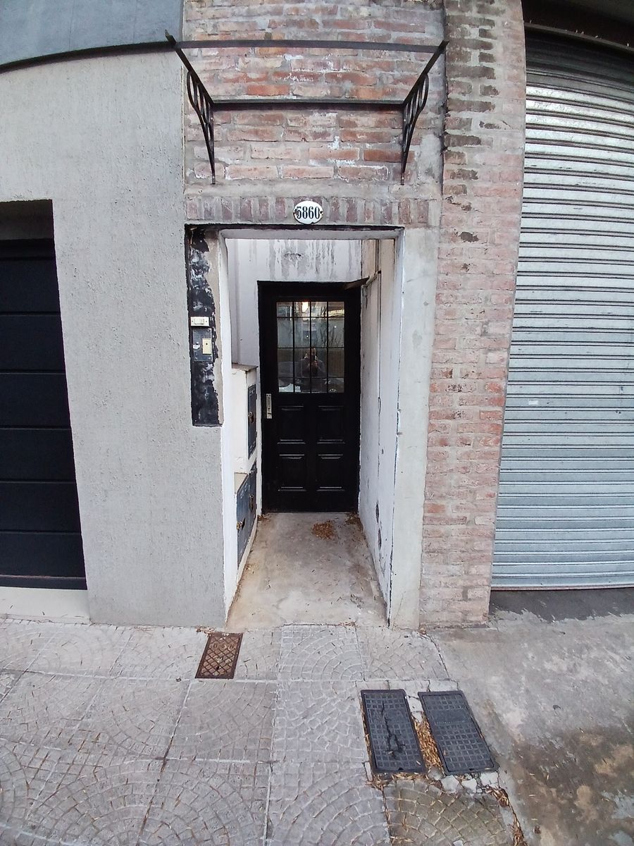 Departamento tipo casa en venta en Villa Pueyrredón