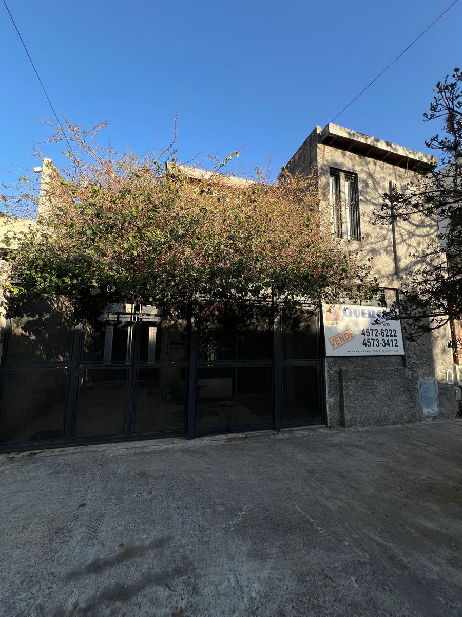 CASA S/ LOTE 8,66 X 50 CON FONDO PISCINA Y COCHERA 4 AUTOS