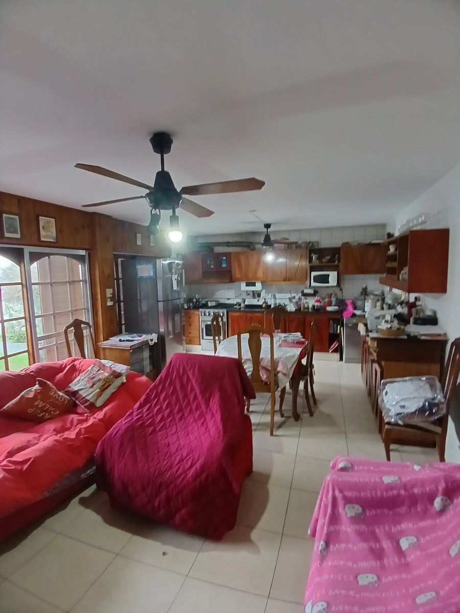 CASA S/ LOTE 8,66 X 50 CON FONDO PISCINA Y COCHERA 4 AUTOS — foto 7