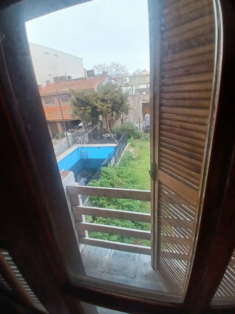 CASA S/ LOTE 8,66 X 50 CON FONDO PISCINA Y COCHERA 4 AUTOS — foto 12