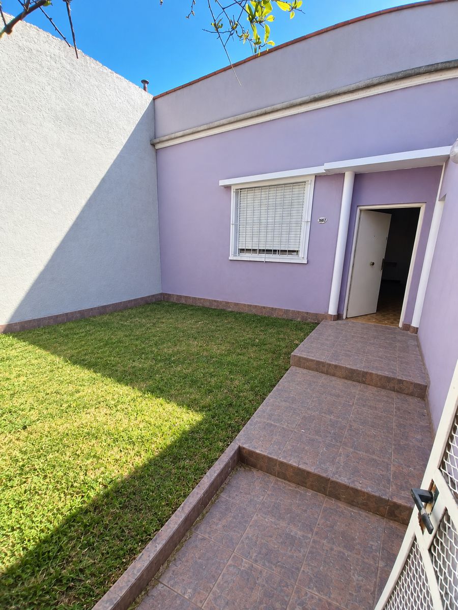 Casa 4 ambientes de estilo con Garage - 1