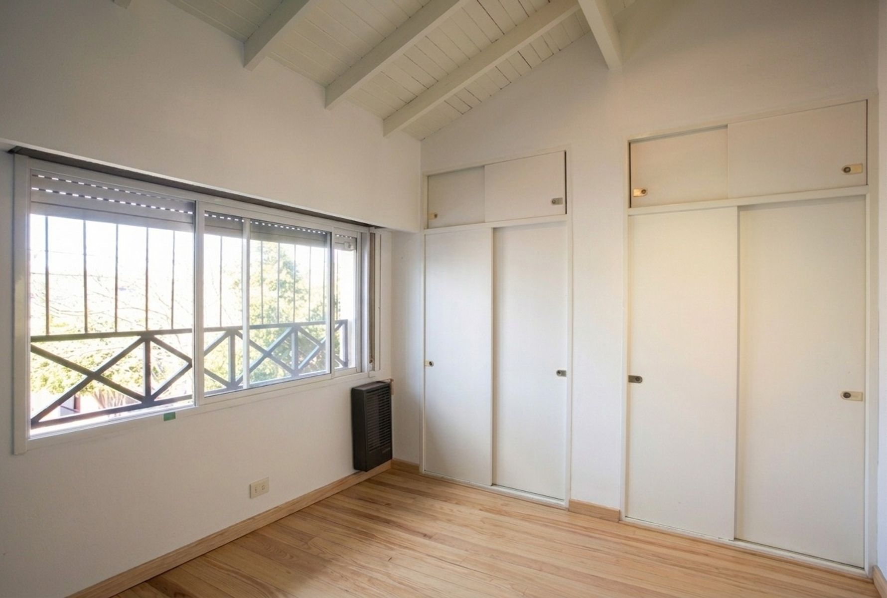 CHALET 6 AMB. S/LOTE 8,66 X 25 . GGE 2 AUTOS 5 BAÑOS PARQUE PARILLA - 3