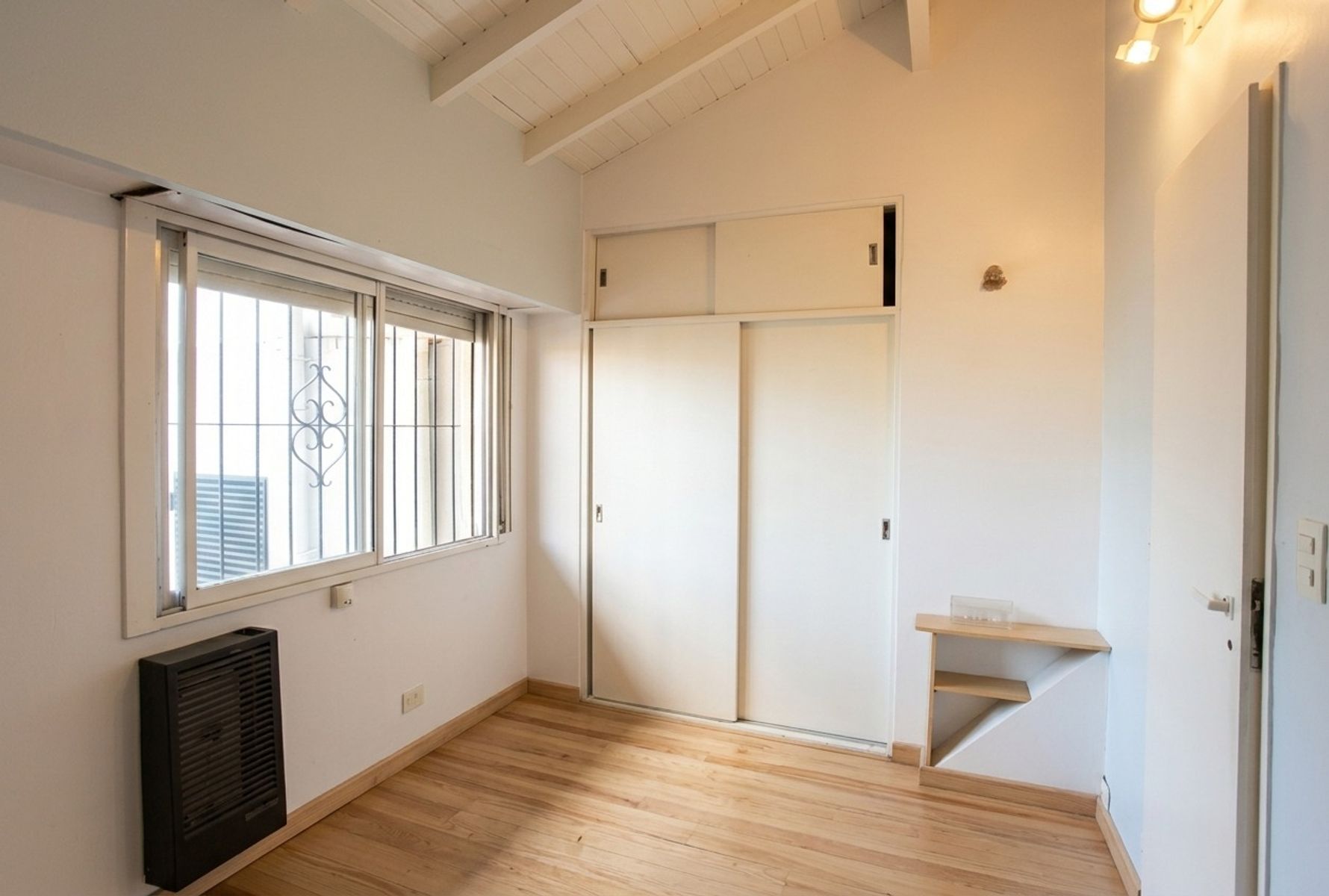 CHALET 6 AMB. S/LOTE 8,66 X 25 . GGE 2 AUTOS 5 BAÑOS PARQUE PARILLA - 7