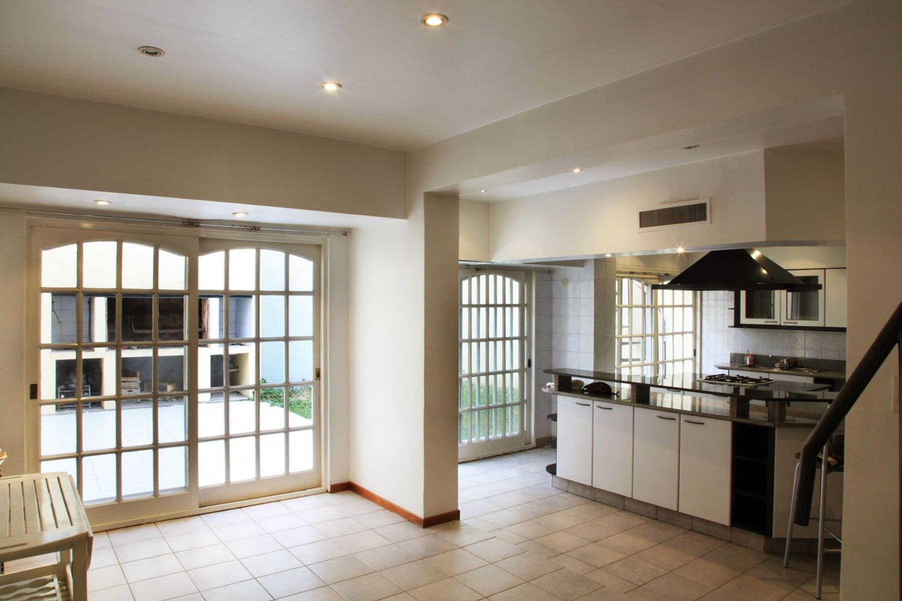 CHALET 6 AMB. S/LOTE 8,66 X 25 . GGE 2 AUTOS 5 BAÑOS PARQUE PARILLA - 14