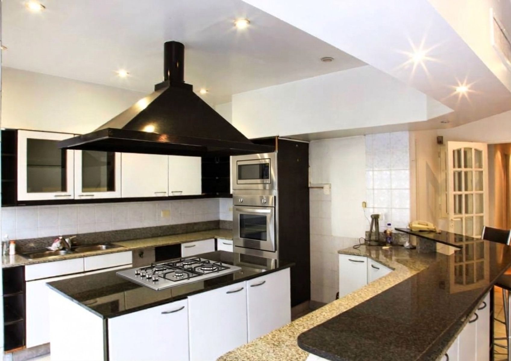 CHALET 6 AMB. S/LOTE 8,66 X 25 . GGE 2 AUTOS 5 BAÑOS PARQUE PARILLA - 17