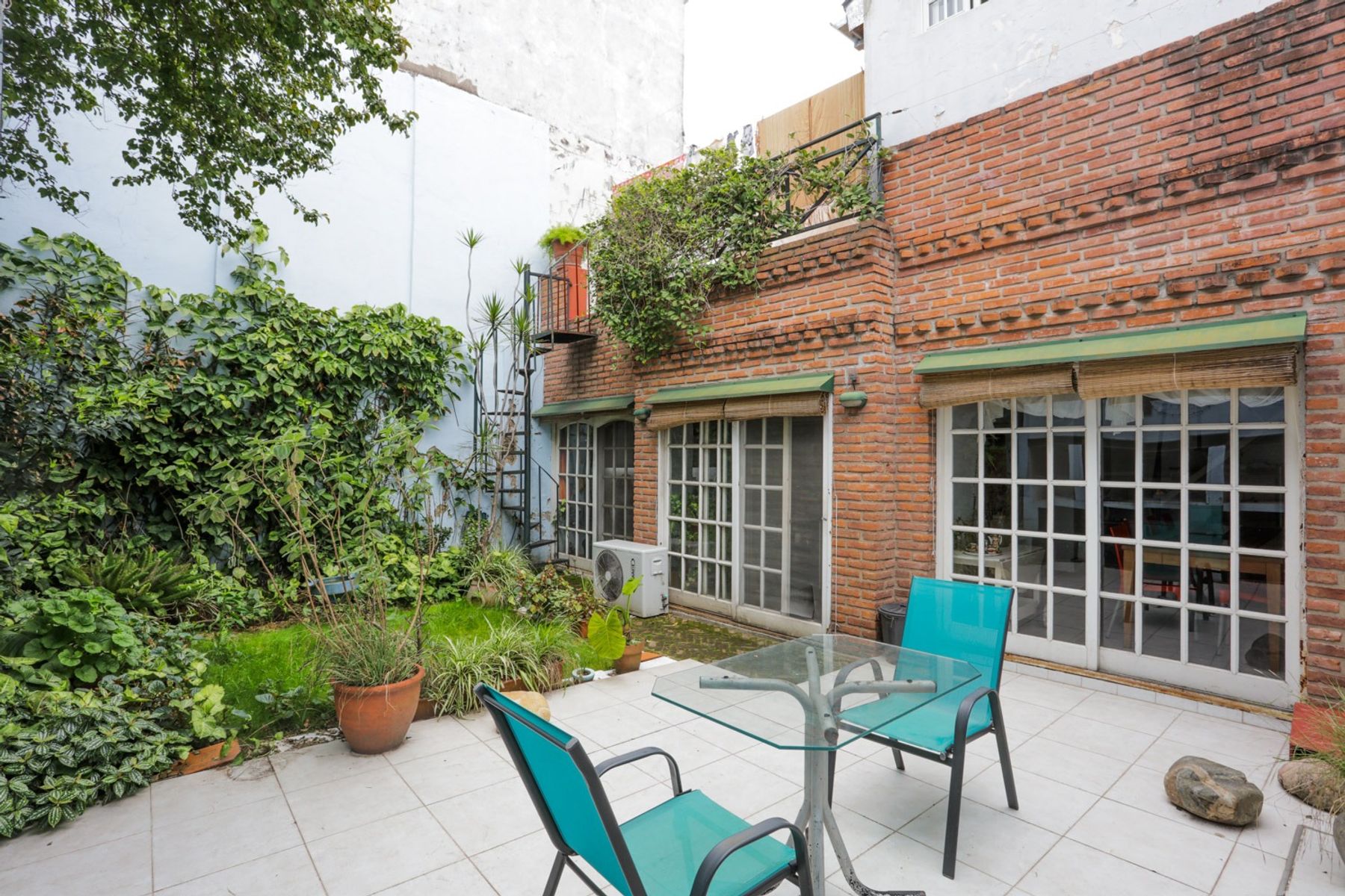 CHALET 6 AMB. S/LOTE 8,66 X 25 . GGE 2 AUTOS 5 BAÑOS PARQUE PARILLA - 33