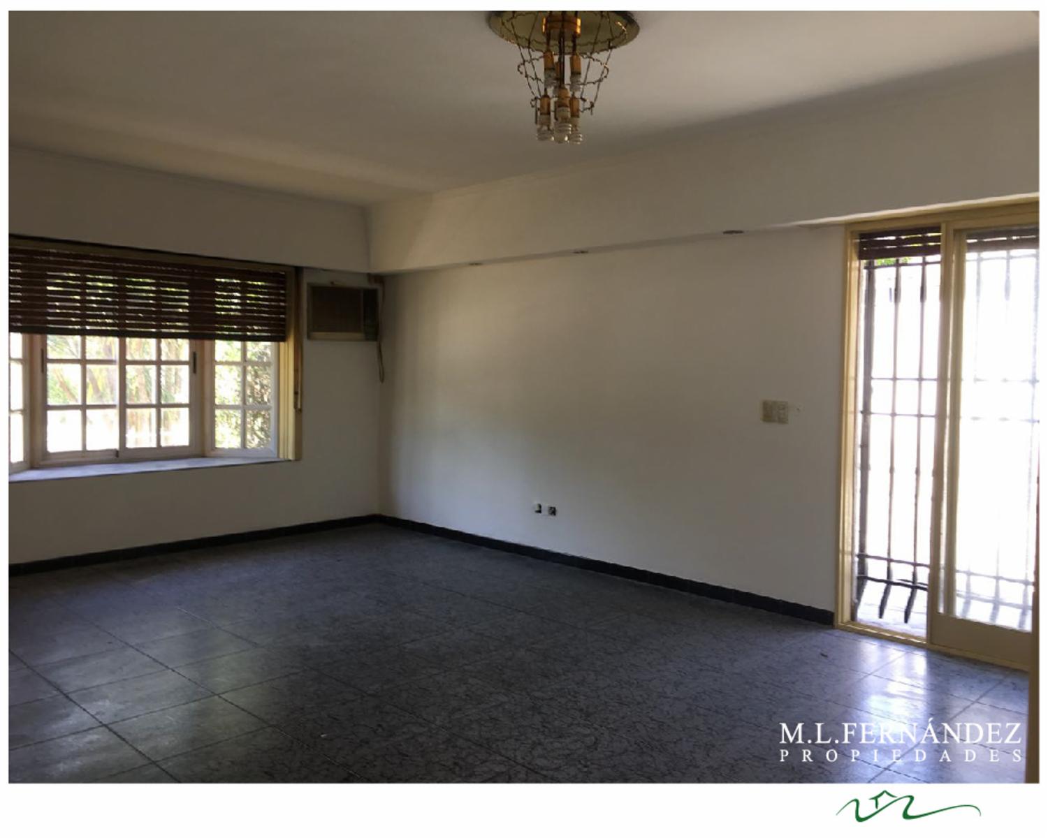 HERMOSA CASA EN CASTELAR NORTE