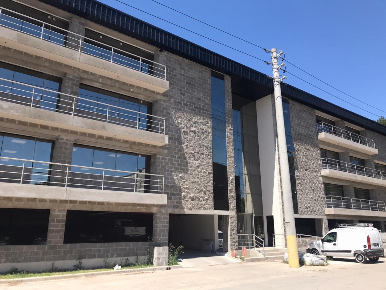 Brillante oportunidad - OFICINAS en alquiler Parque Industrial Morón - 2