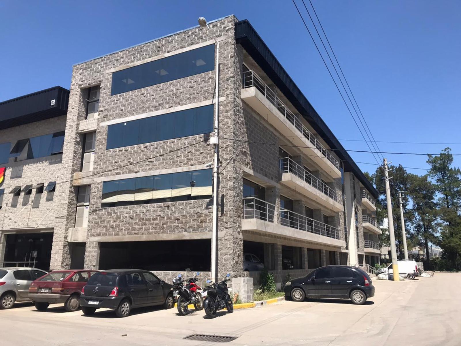 Brillante oportunidad - OFICINAS en alquiler Parque Industrial Morón - 3