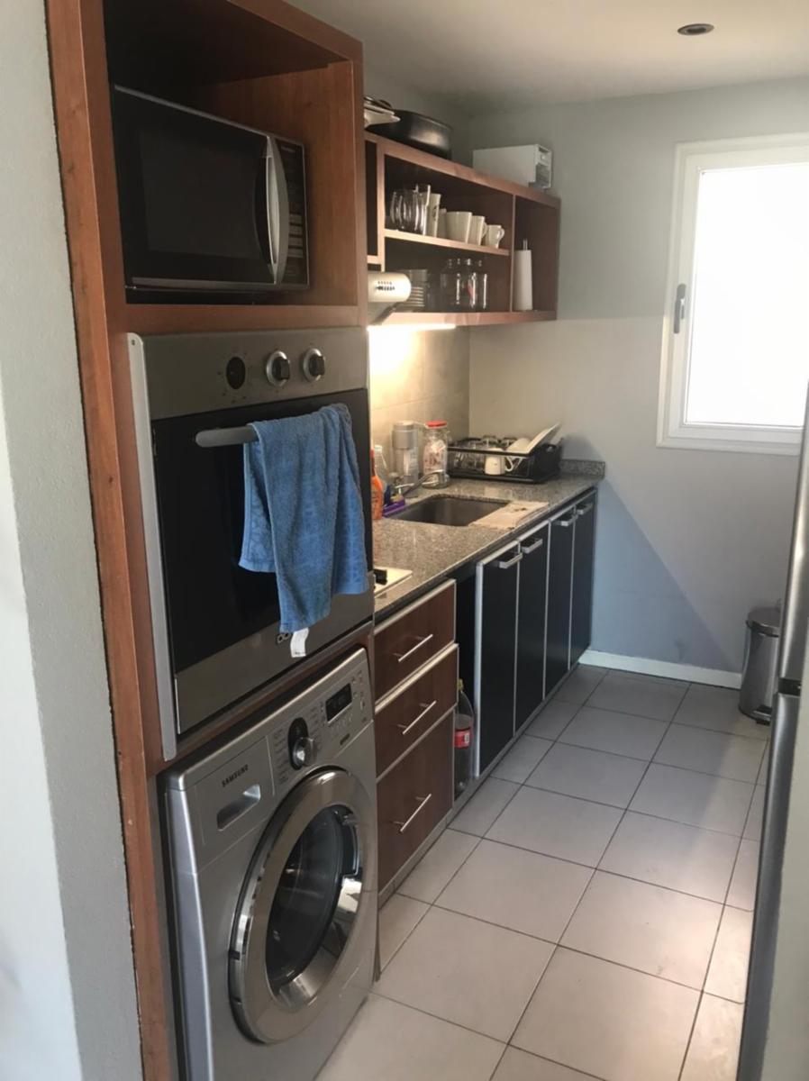 Departamento con terraza propia en centro de Castelar
