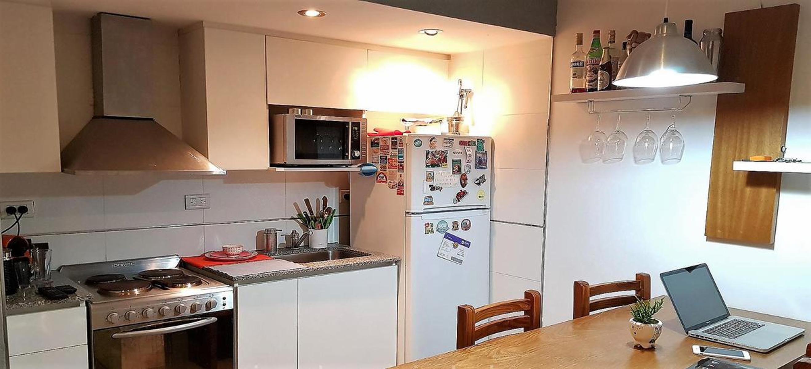 Departamento 2 ambientes con terraza propia y cochera ubicado en zona exclusiva de Castelar norte. Impecable — foto 3