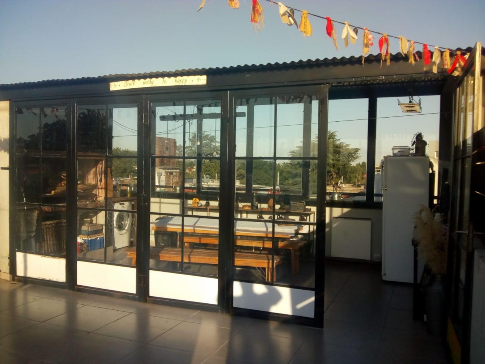 Departamento 2 ambientes con terraza propia y cochera ubicado en zona exclusiva de Castelar norte. Impecable — foto 9