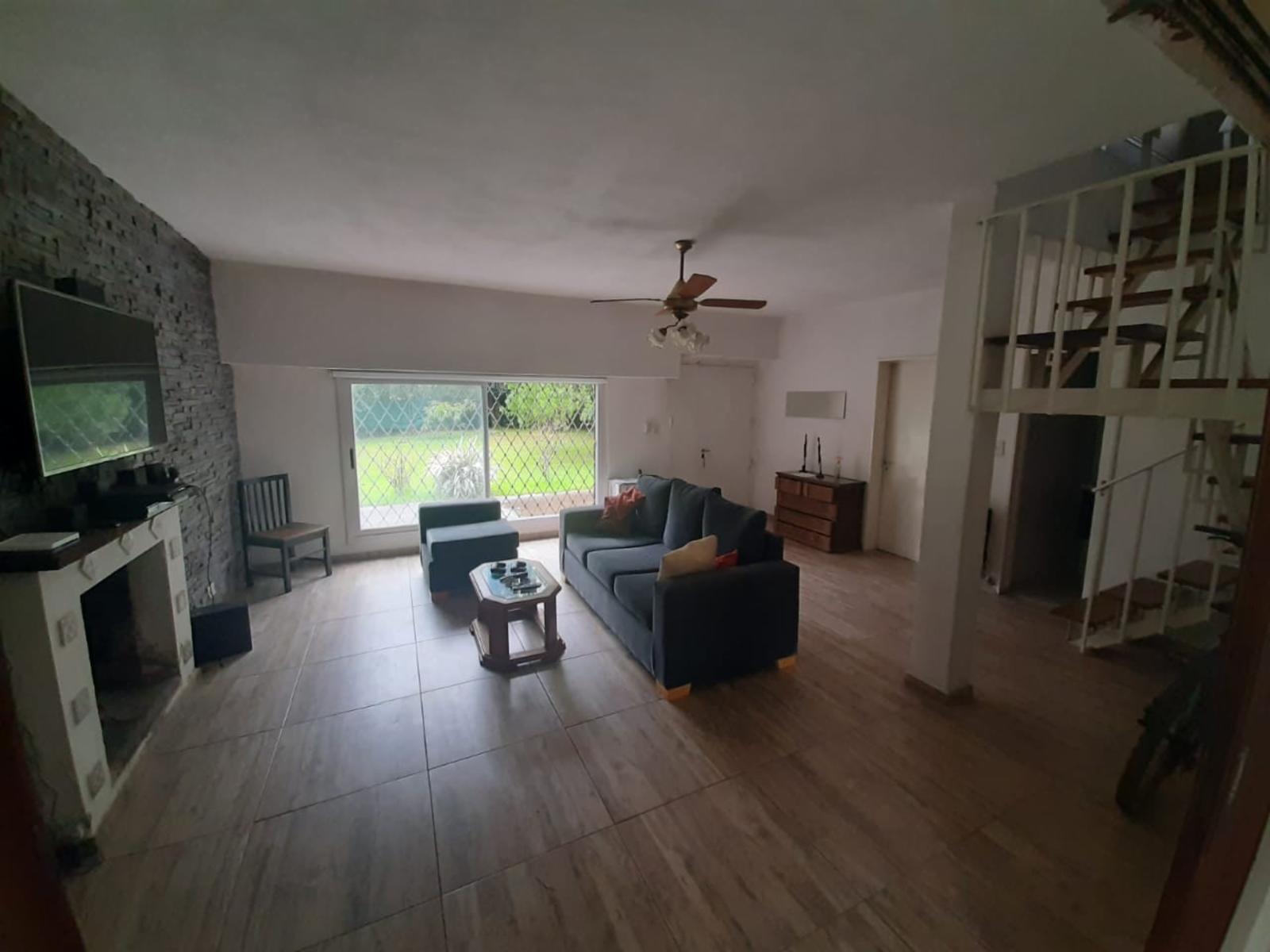 Casa de 5 ambientes en amplio lote parquizado — foto 2
