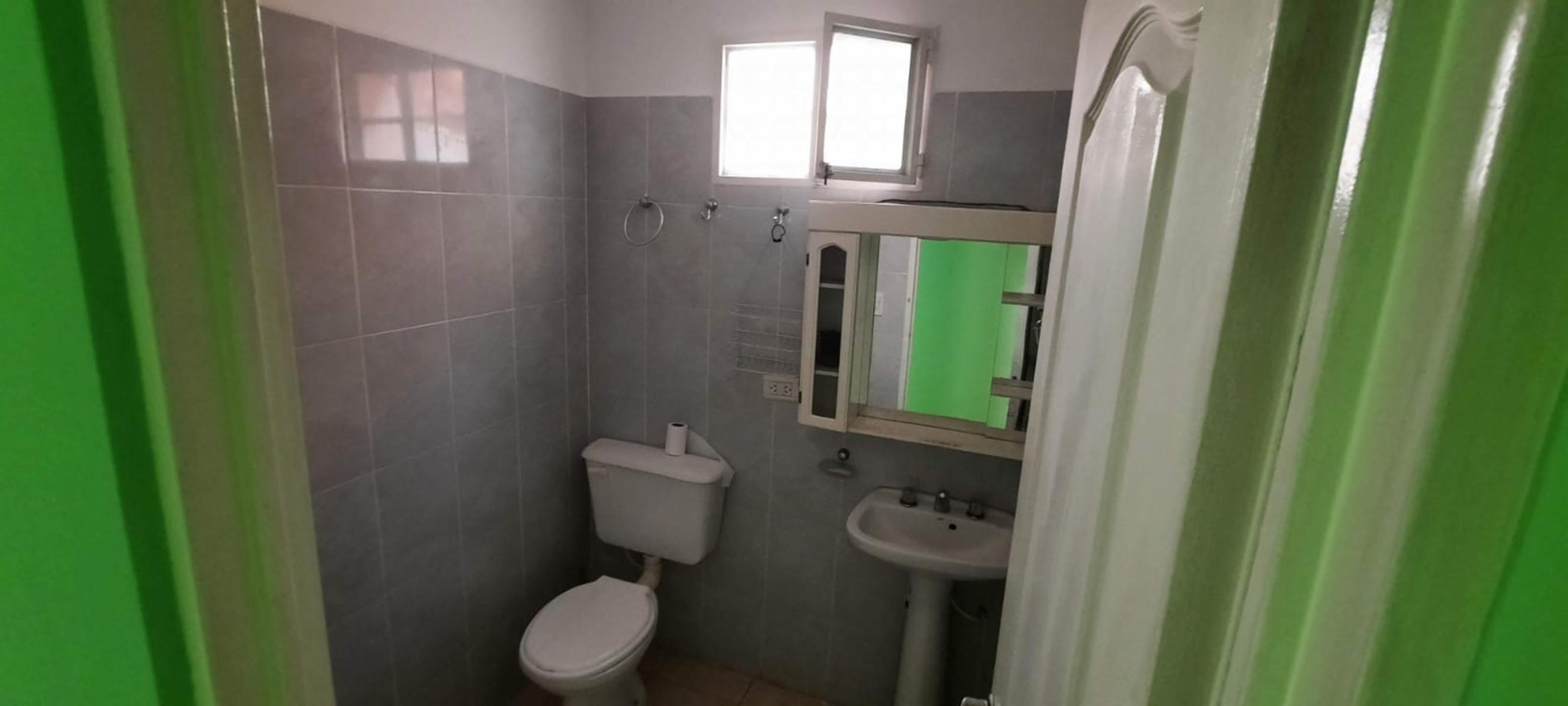 Amplia casa multifamiliar en venta - 6