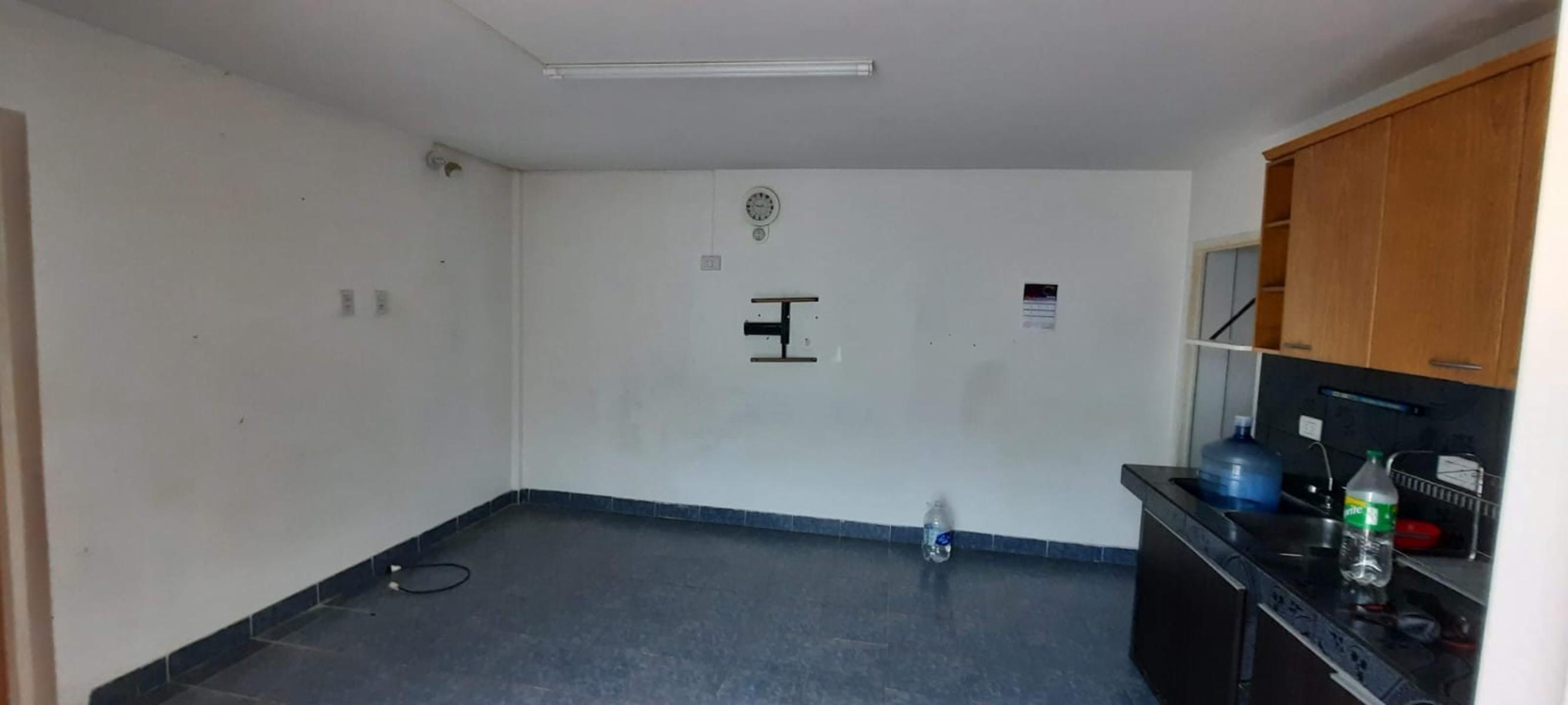 Amplia casa multifamiliar en venta - 15