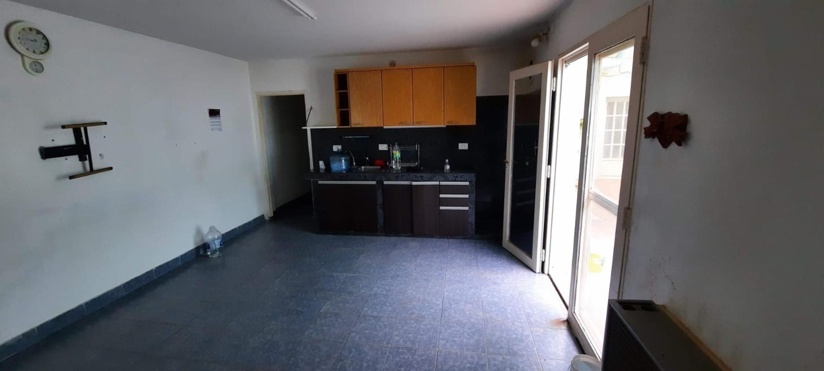 Amplia casa multifamiliar en venta - 16