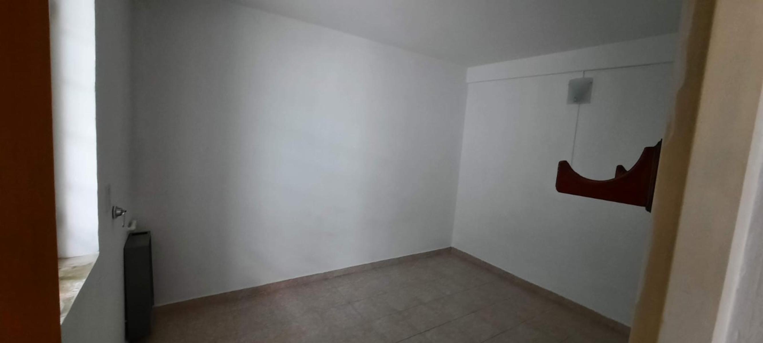 Amplia casa multifamiliar en venta - 17