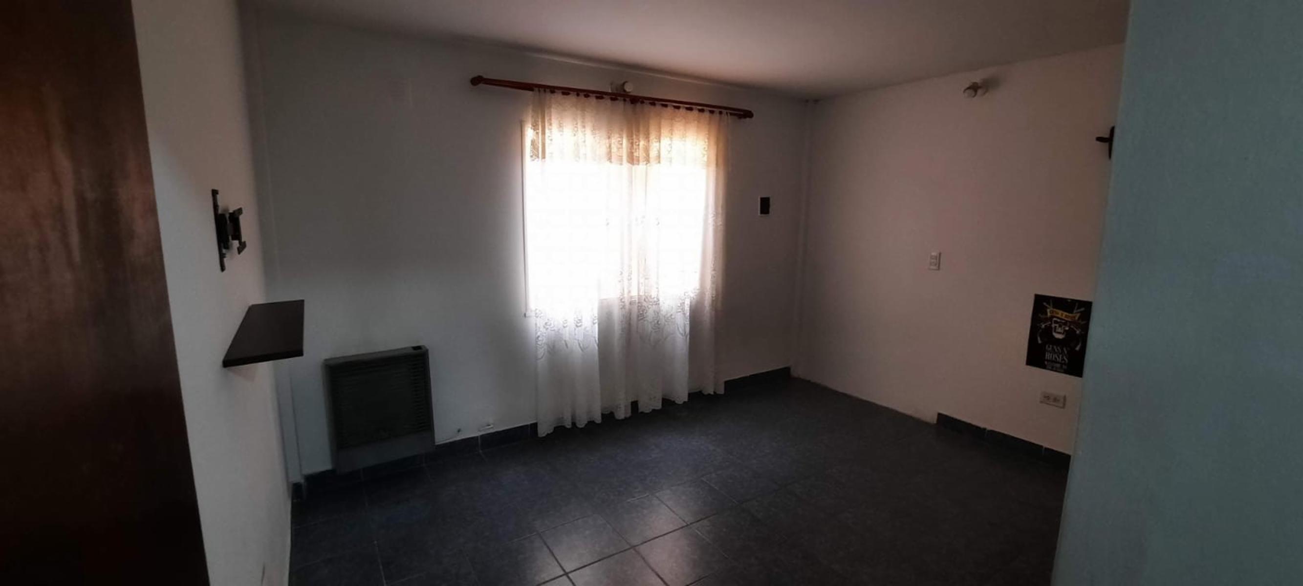 Amplia casa multifamiliar en venta - 19