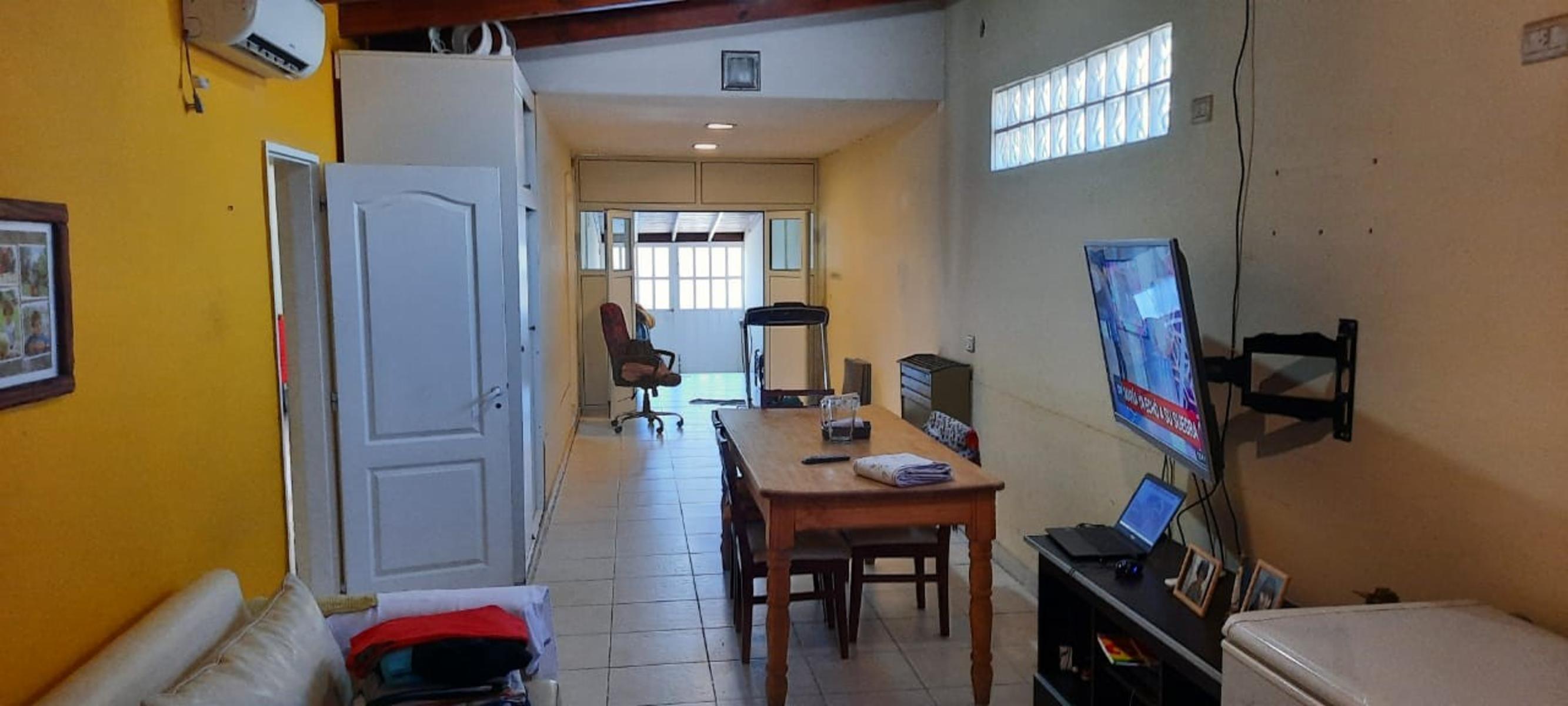 Excelente casa con quincho - 4