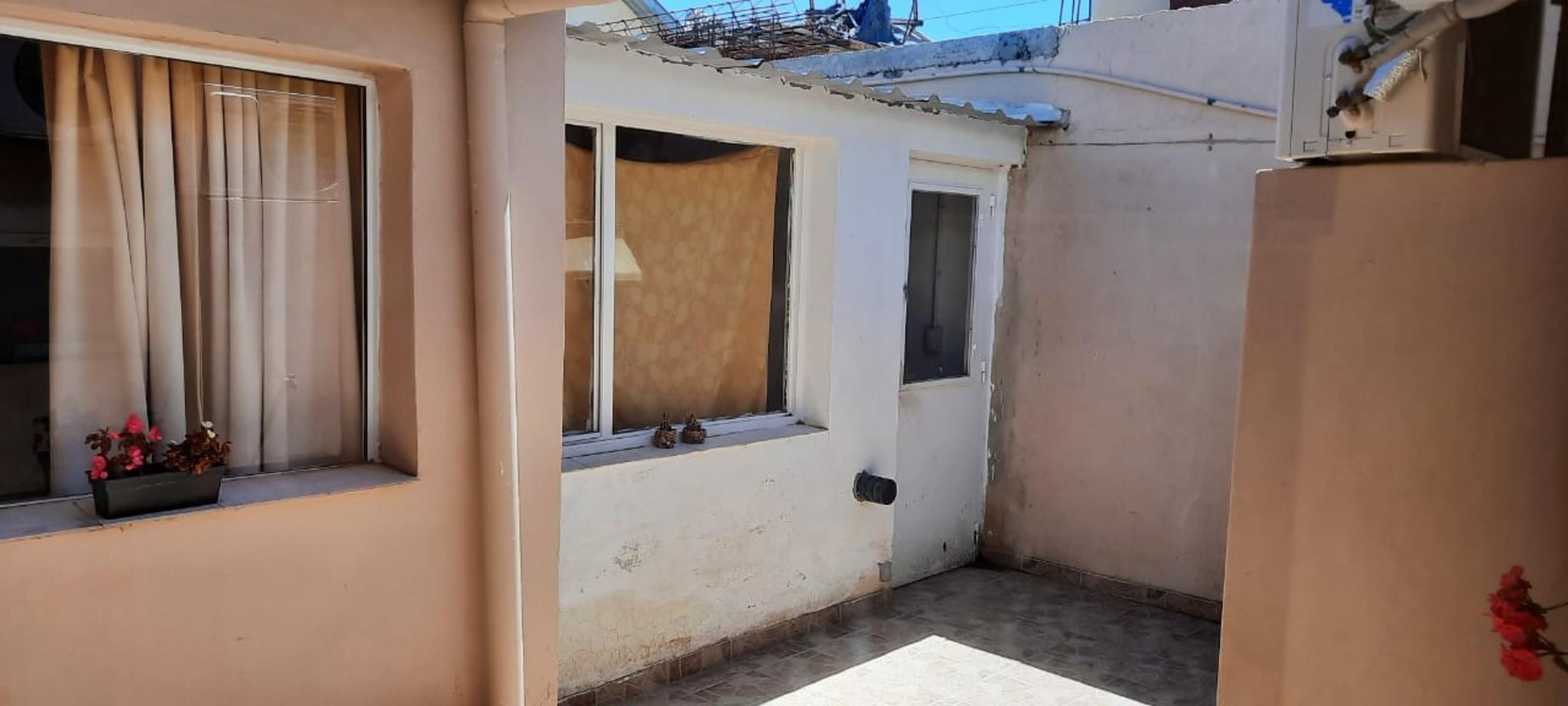 Excelente casa con quincho - 12