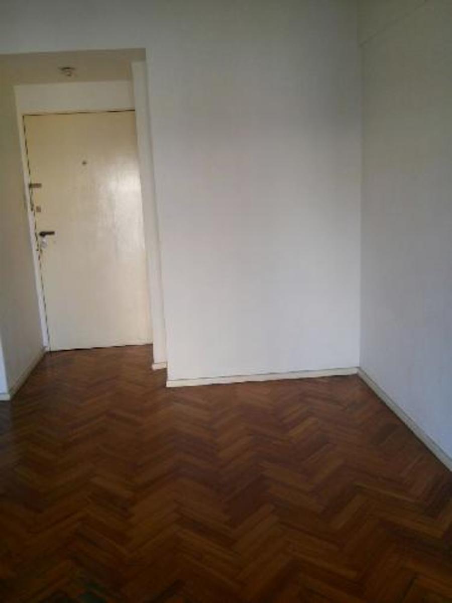 MUY BUEN DEPARTAMENTO CON BALCON AL FRENTE LA FRONDA 1600 FLORES. - 2