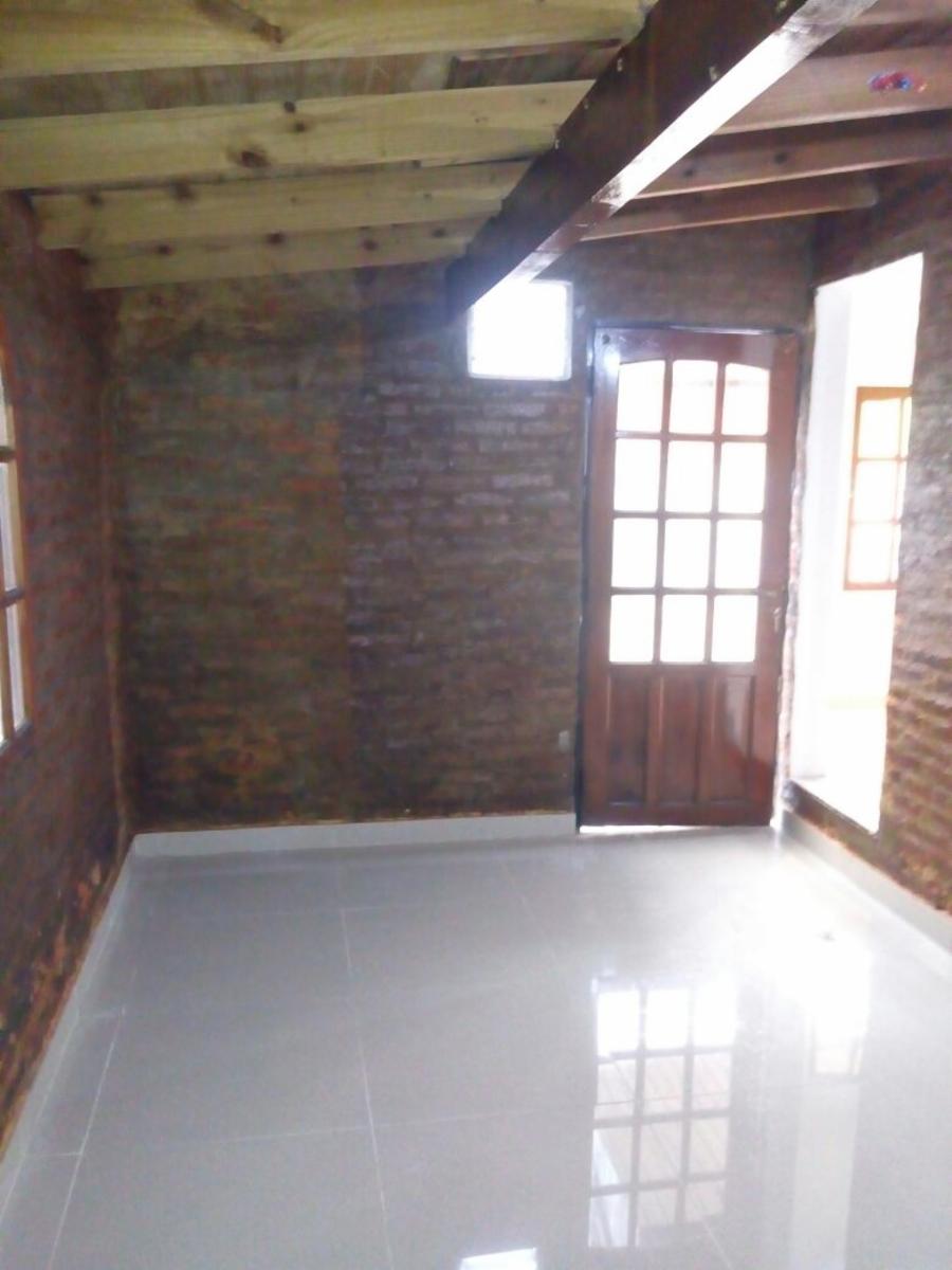 Venta. Villa de Mayo, sobre calle Cerviño. Casa en PH al fondo